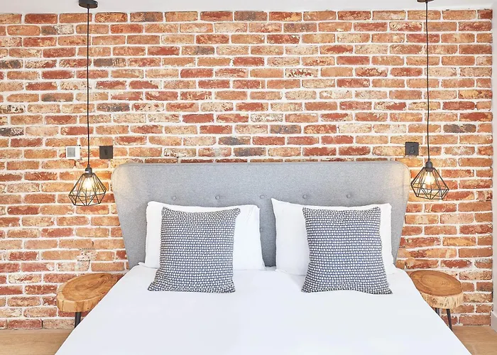 Golden Lion Apartments
